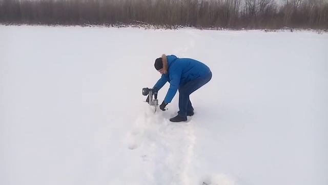 шуруповерт + редуктор от стартера ваз для ледобура испытания часть 2 смотреть онлайн