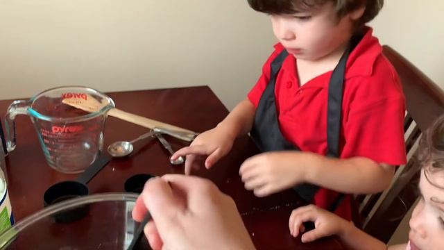 Sonny and Vicky - S1 E1 Banana Muffins смотреть онлайн