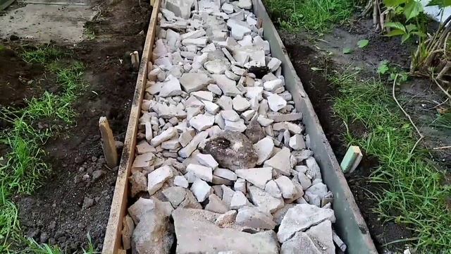 Заливаем дорожку бетоном своими руками.  #дорожкаизбетона