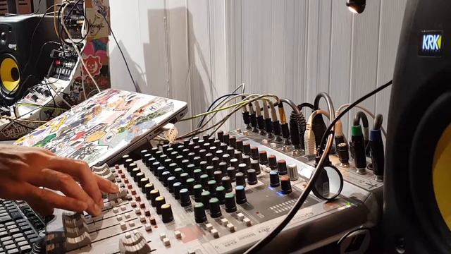 Korg Volca Melodic Composition смотреть онлайн