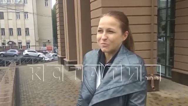 Утка с утятами парализовали движение в центре Нижнего Новгорода смотреть онлайн