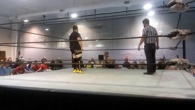 5-13-16 One Dark Night!! Glenn Matthews vs Crazed смотреть онлайн