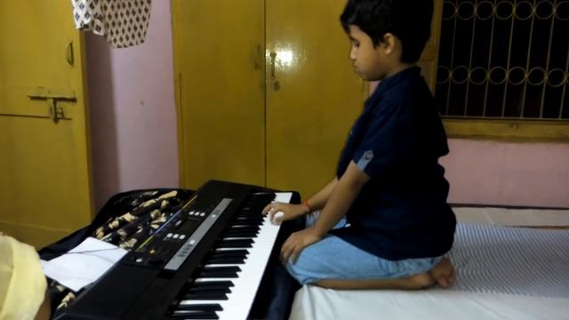 7 year kid playing Yamaha смотреть онлайн