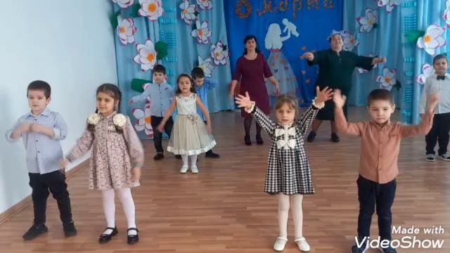 В детском саду прошёл утренник. Самоцветы 2mp4 смотреть онлайн