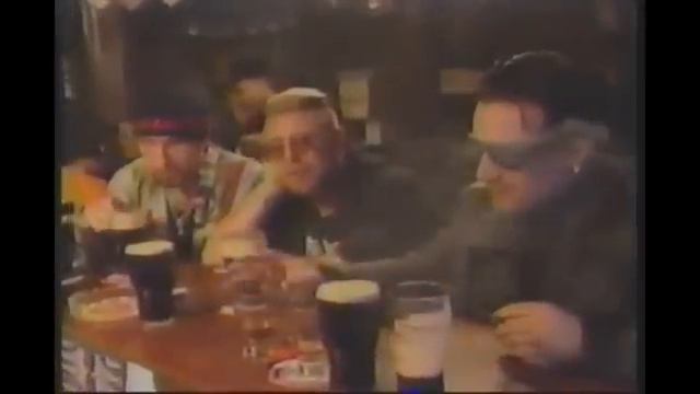 U2 Drunk - dissing Phil Collins - Billboard Awards 1992 смотреть онлайн