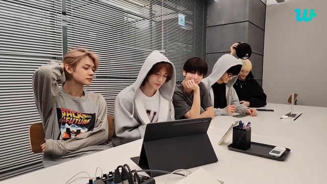 ?(ENG/IND/POR/SPA/RUS/JAP/ARA) TXT WEVERSE TODAY LIVE (2023.08.29) | TXT V LIVE