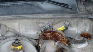 Проверяем прокладку головки блока цилиндров презервативом.