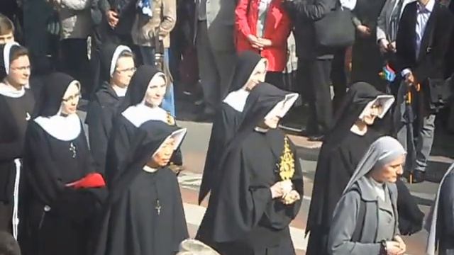 Kraków, Procesja z Wawelu na Skałkę, maj 2013, cz. 1 / Krakow religion procession смотреть онлайн