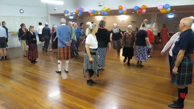 A Lovely Hall, 32-bar strathspey devised by Sue McKinnell смотреть онлайн