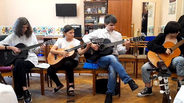 «Изгиб гитары жёлтой» исп. анс 1 года смотреть онлайн
