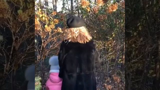 Лиза и Гарри Дети Галкина и Пугачевой на улице