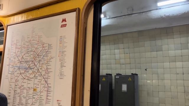 Ретропоезд Москвы! Обзор поезда 81-717.5А «Ретропоезд Сокольники» смотреть онлайн