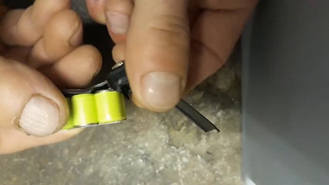 Что находиться внутри батарейки крона! смотреть онлайн