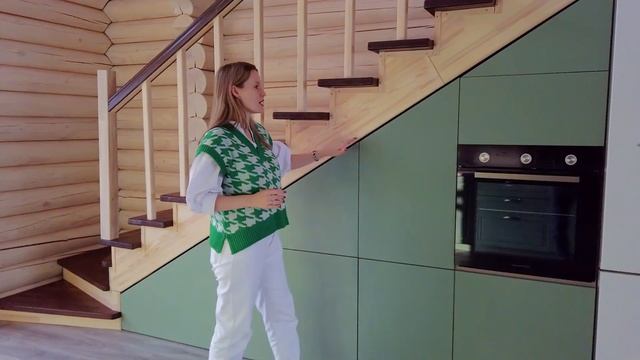 Обзор кухни в стиле прованс со шкафами под лестницей г. Ставрополь смотреть онлайн