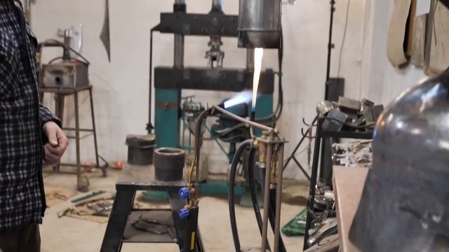 Обзор мастерской. Вытяжка на шлифовку, пресс для ковки... смотреть онлайн