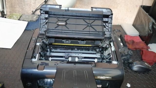 IMPRESORA HP 1102 MANCHA HOJA, ESTA ES UNA SOLUCION LIMPIEZA RODILLO TRANSF PRINTER STAINS THE SHEE смотреть онлайн