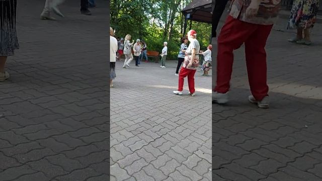 танцы в парке Северное Тушино 02.07 23г. смотреть онлайн