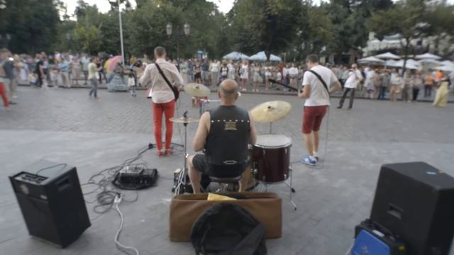 Одесса 2016 VEGAS cover кавер группа. Уличные музыканты смотреть онлайн