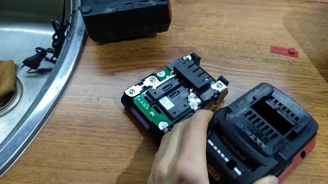 Разбор Metabo LiHD 18v 4.0Ah смотреть онлайн