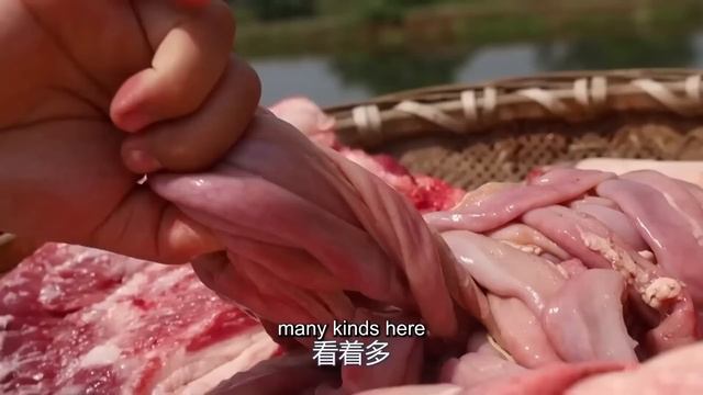 【合集】婆婆享受5斤老咸鸭,77岁爷爷馋卤煮，全家吃美了！【陈说美食】 смотреть онлайн