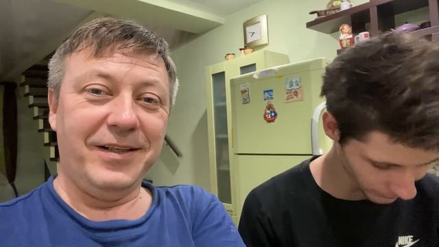 один СЫНОЧЕК защитил второй ДИПЛОМ а другой СЫНОК пакует ВЕЩИ смотреть онлайн