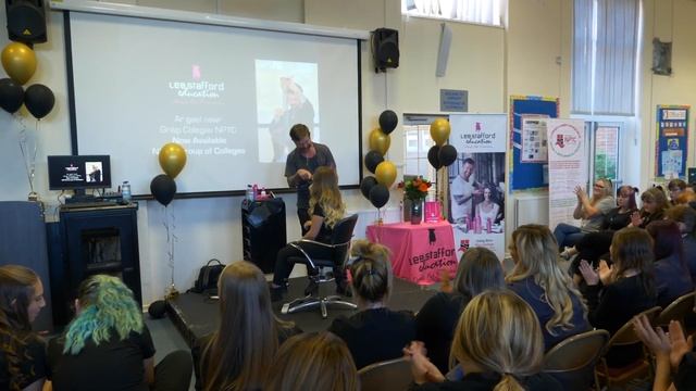 Lee Stafford Masterclass & 'Brave The Shave' | Dosbarth Meistr Lee Stafford a 'Brave The Shave' смотреть онлайн