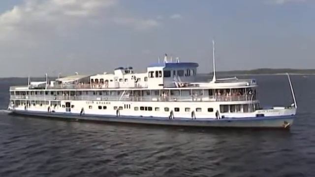 "Петр Алабин" отчаливает от речного вокзала Самары, 12 июля 2010 г. смотреть онлайн