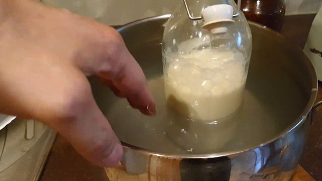 Варим сгущенку в домашних условиях хирургическим отсосом. Vacuum warm milk concentration смотреть онлайн