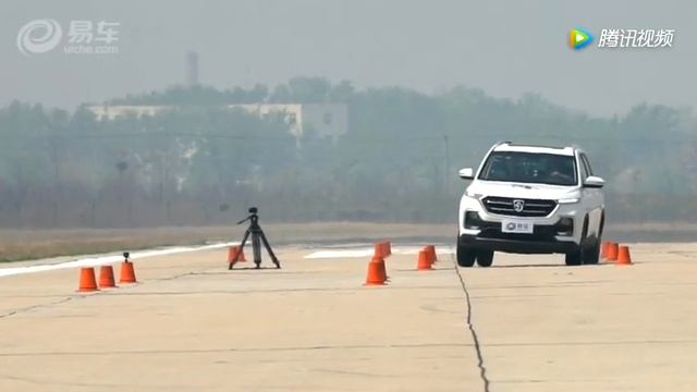 2018 BAOJUN 530 (Wuling Almaz, Chevrolet Captiva, MG Hector): 116 Km/h Moose Test - China