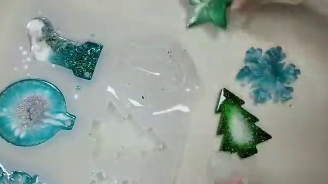 Елочные игрушки из эпоксидной смолы смотреть онлайн
