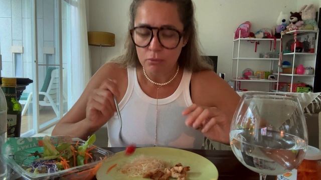 Мукбанг ?! Болтаю про жизнь в Таиланде ?️ смотреть онлайн