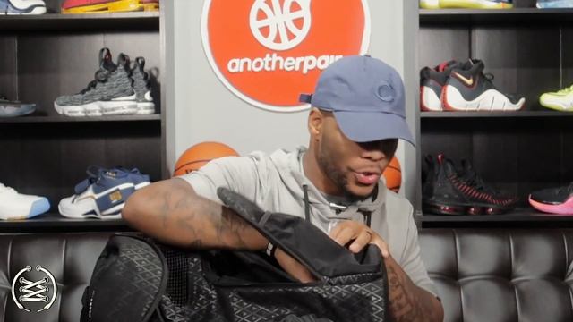 UNBOXING the worlds BEST BASKETBALL BAG | Point 3 basketball gear is AMAZING! смотреть онлайн