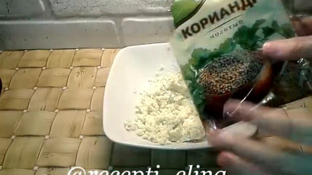 Яйца, фаршированные маслом с чесноком и морковью: рецепт от Foodman.club смотреть онлайн