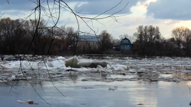 Ледоход на Оке №2, село Дединово, луховицкого р-на, МО.27.03.23г. смотреть онлайн