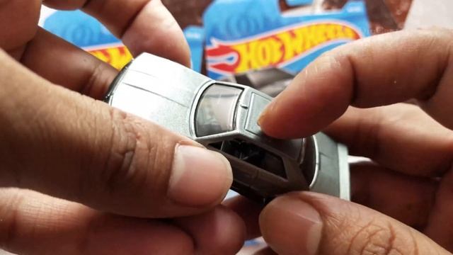 HotWheels 2018 #169/365 - Factory Fresh 10/10 - '82 Nissan Skyline R30 - Grey смотреть онлайн