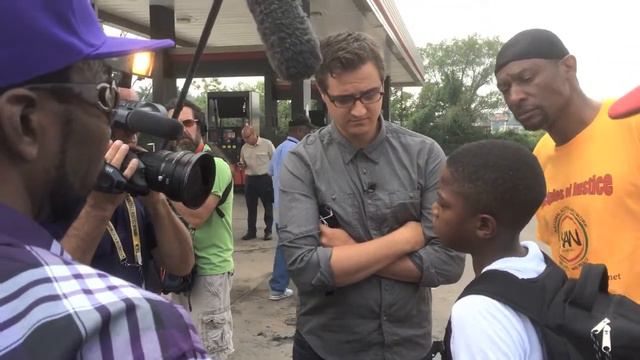 RAW VIDEO: Chris Hayes interviews protester in Ferguson, MO at QuikTrip regarding Michael Brown смотреть онлайн