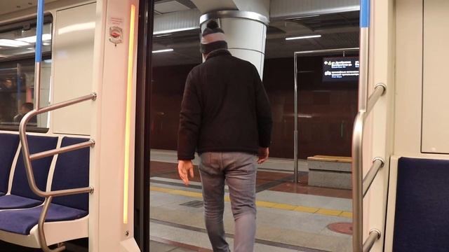 ШОК ! Мне опять попался новый крутой Метропоезд 81-765 в Казанском Метро! 11.04.2022 смотреть онлайн
