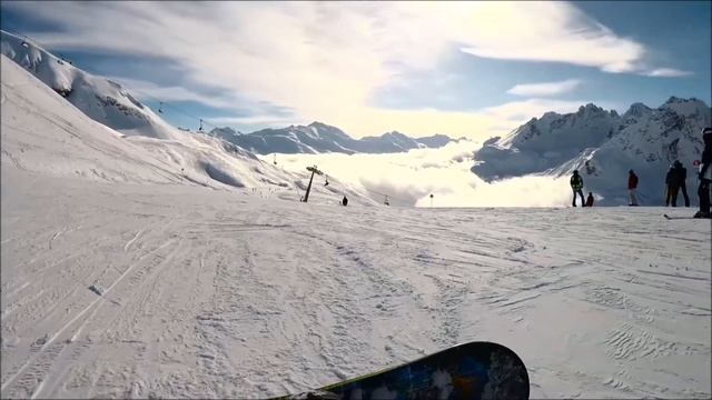 Катание на горных лыжах 2020 \ Горнолыжный курорт \ Спуск на сноуборде