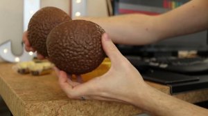 What's Inside a Giant Ferrero Rocher ?  ( Ferrero Rocher Grand )