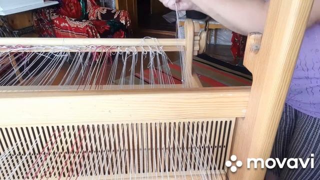 Ткачество. Заправка основы в бердо. смотреть онлайн