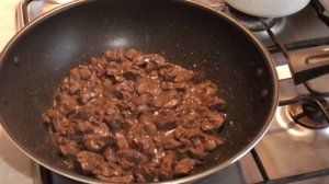 ГОТОВИМ в воке лапшу с куриной печенью.
