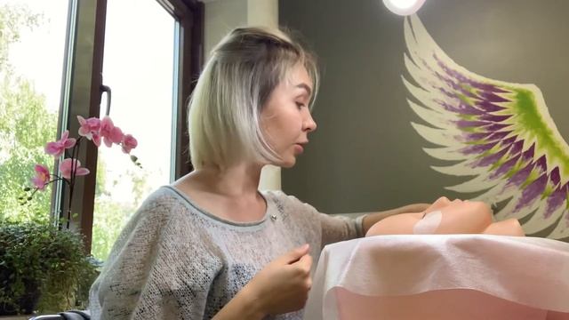 Наращивание ресниц с равномерным отступом. Как увидеть корни? смотреть онлайн