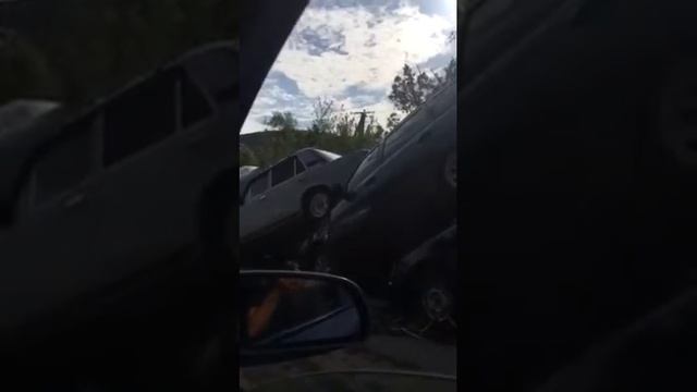 Десятки автомобилей смыло и расставило самый необычным образом. смотреть онлайн