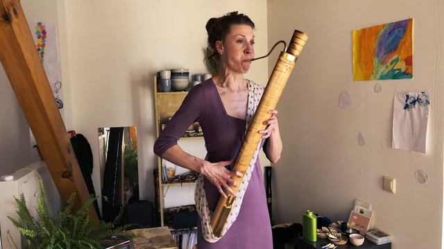 Inga Maria Klaucke plays a bass dulcian in 466Hz made last year by Vincenzo Onida смотреть онлайн