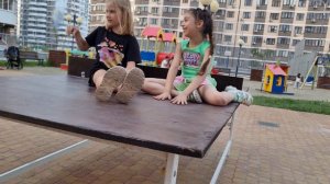 Сенсация! Старушка обыграла детей в бутылочку!