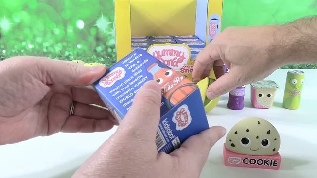 Yummy World Gourmet Snacks Kidrobot Collectible Vinyl Figure Unboxing | CollectorCorner смотреть онлайн