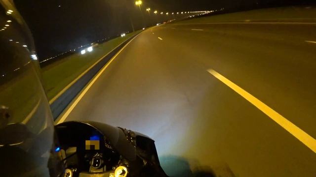 Небольшой отжиг на CBR 600 f4i смотреть онлайн