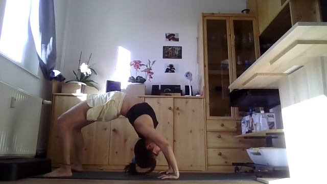 #backbends Help Activate Abdominal Organs, Reduce Depression, Fatigue, And Relieve Sciatica #yoga