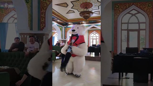 Белый мишка. Если день рождения, то только такое. смотреть онлайн