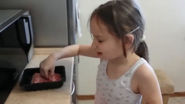 Прохорова Софья и Родион. Готовим яичницу с беконом!!! смотреть онлайн